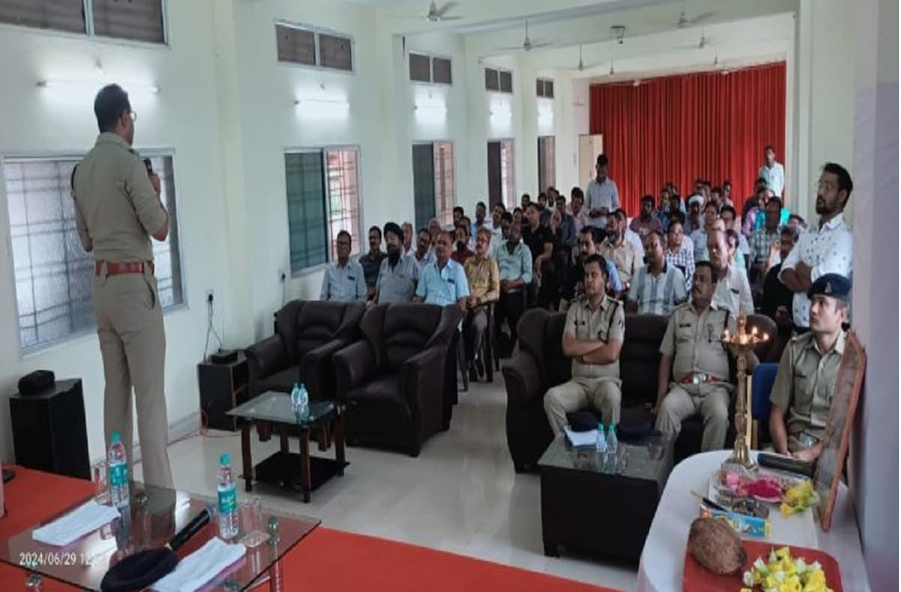 शादीशुदा महिला को फुसलाने पर जेल: