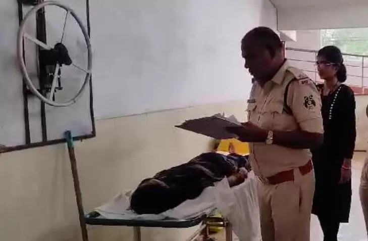 इंजेक्शन लगाते महिला को हुई खून की उल्टी, मौत के बाद झोलाछाप डॉक्टर फरार