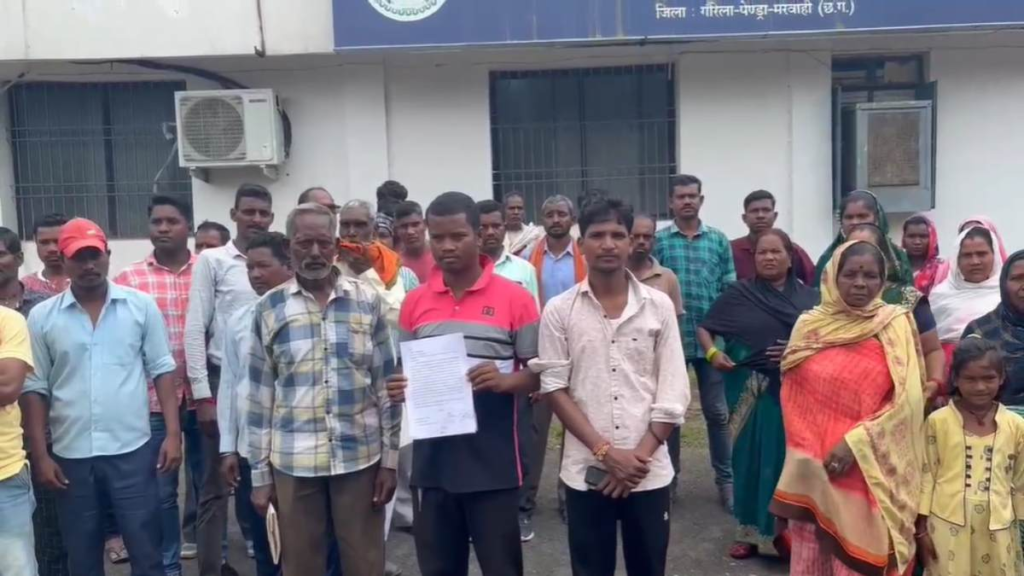 CG NEWS : 20 में बेचता है 17 रुपये का शक्कर… ग्रामीणों ने उचित मूल्य दुकान के विक्रेता के खिलाफ लगाई कलेक्टर से गुहार