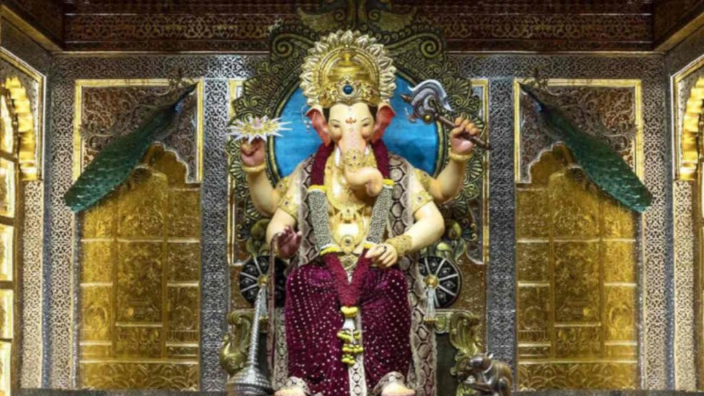 ‘लालबागचा राजा’ को अनंत अंबानी ने चढ़ाया 15 करोड़ रुपए का सोने का मुकुट…