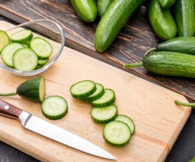 दिन या रात, क्या है खीरा खाने का सही समय? गलत वक्त पर सेवन से फायदे की जगह हो जाएगा नुकसान